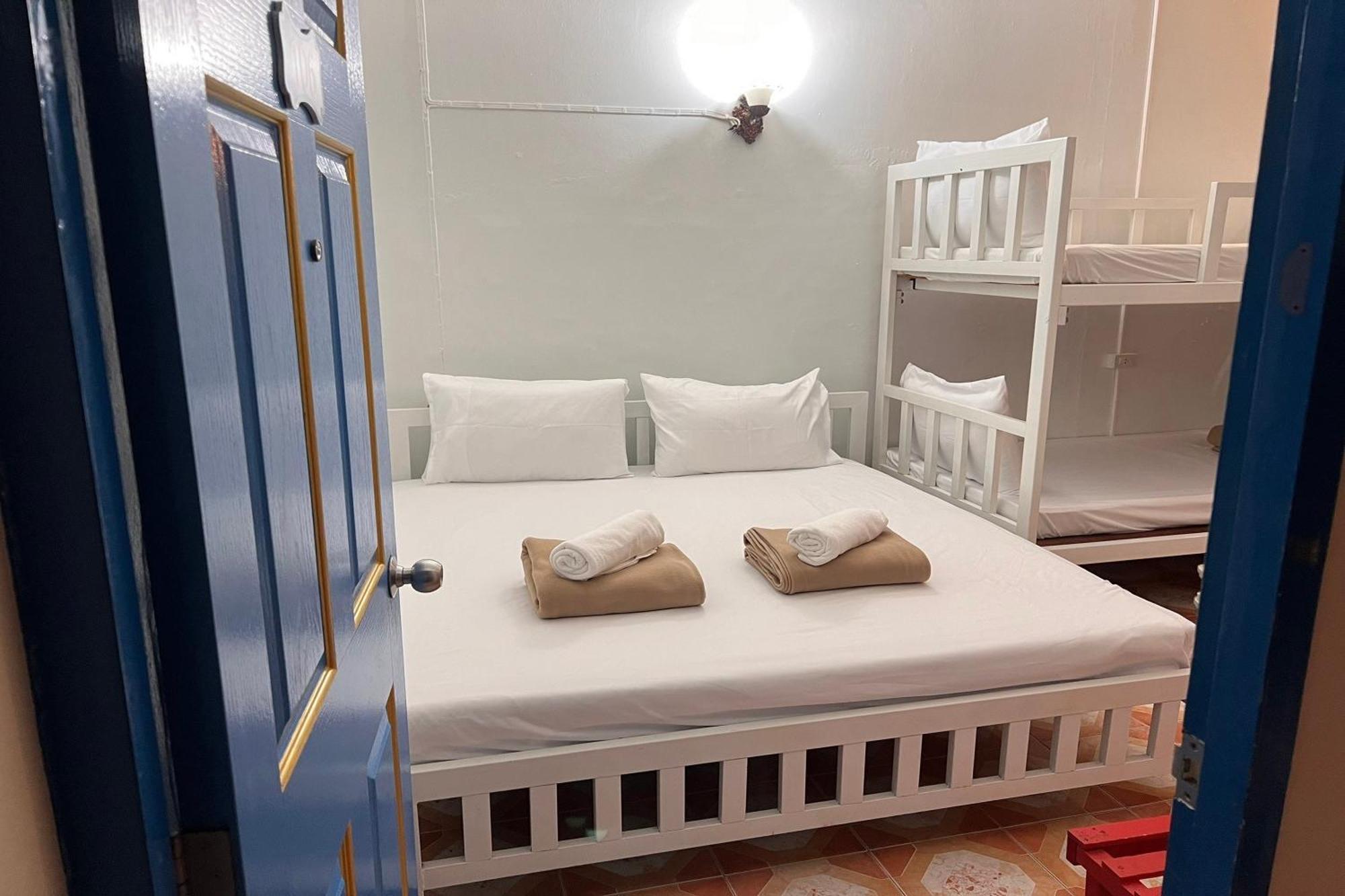 Phuket Old Town Hostel Екстер'єр фото