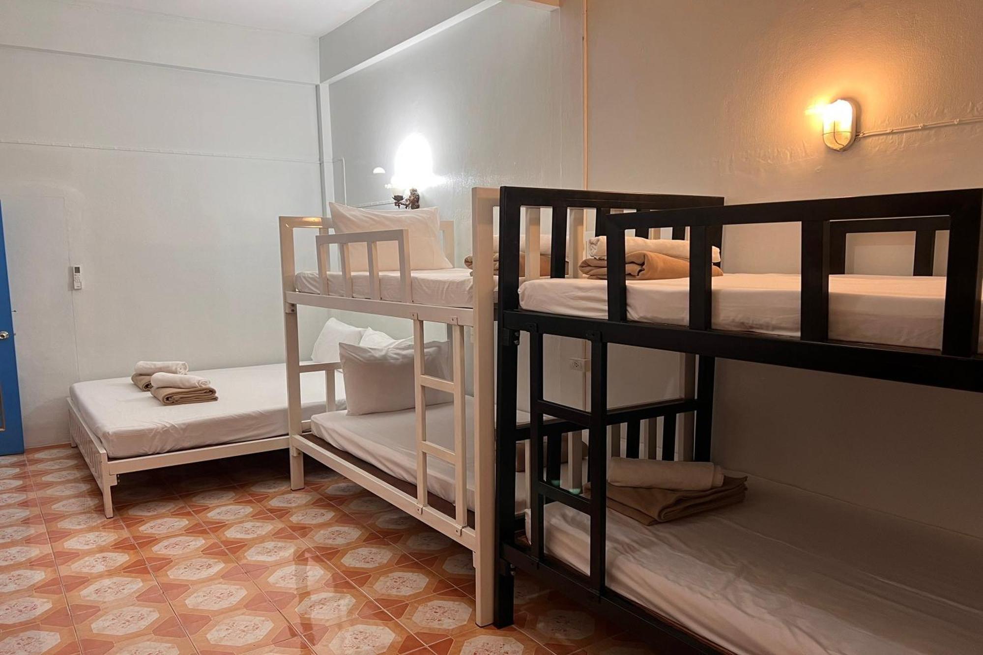 Phuket Old Town Hostel Екстер'єр фото